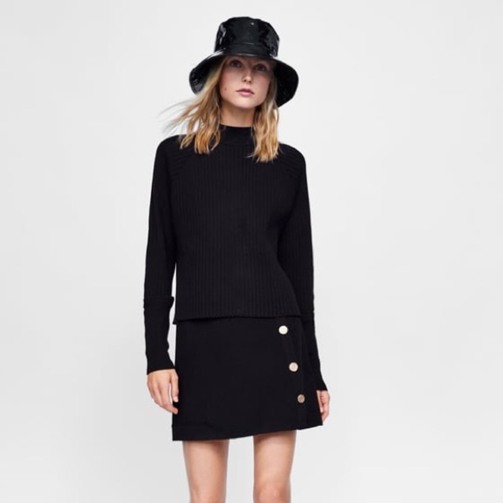 Zara knit navy mini skirt with gold buttons